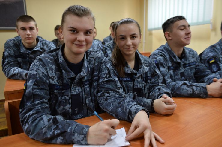 Робоча поїздка Голови Верховної Ради України Дмитра Разумкова до Херсонської, Миколаївської та Одеської областей.

Одеса. Військово-морський ліцей імені віце-адмірала Володимира Безкоровайного (Сучасний військовий навчальний заклад, який здійснює підготовку військових фахівців для Збройних Сил України, передислокований у 2014 році з м.Севастополь).

Ознайомлення з навчальною базою закладу.
Спілкування з педагогічним колективом та учнями.
Нагородження відзнаками Верховної Ради України.
