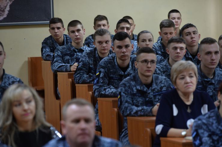 Робоча поїздка Голови Верховної Ради України Дмитра Разумкова до Херсонської, Миколаївської та Одеської областей.

Одеса. Військово-морський ліцей імені віце-адмірала Володимира Безкоровайного (Сучасний військовий навчальний заклад, який здійснює підготовку військових фахівців для Збройних Сил України, передислокований у 2014 році з м.Севастополь).

Ознайомлення з навчальною базою закладу.
Спілкування з педагогічним колективом та учнями.
Нагородження відзнаками Верховної Ради України.
