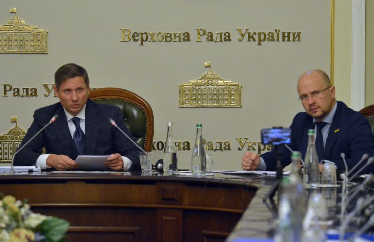 Міжфракційне депутатське об’єднання «За техногенну та екологічну безпеку в паливно-енергетичному комплексі, залізничному і трубопровідному транспорті України» провело засідання під головуванням керівника МФО Шахова Сергія  щодо стану локомотивного господарства, екологічної та техногенної безпеки на об’єктах AT «Укрзалізниця».
Керівник МФО Сергій  Шахов та член Міжфракційного депутатського об’єднання «За техногенну та екологічну безпеку в паливно-енергетичному комплексі, залізничному і трубопровідному транспорті України» Сергій Вельможний