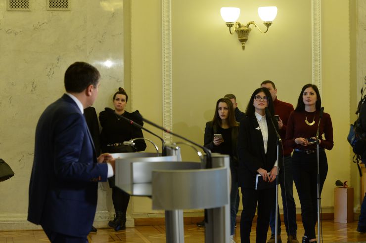 Брифінг голови ВР України Дмитра Разумкова
