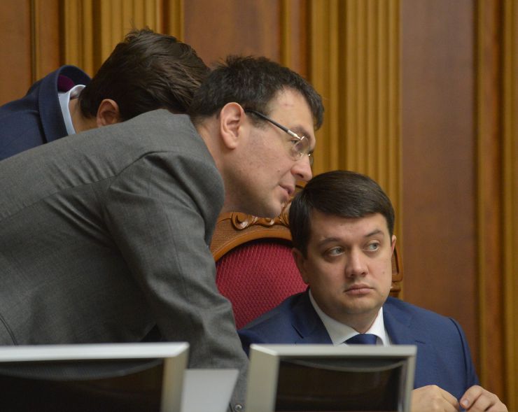 Пленарне засідання Верховної Ради України.

Проект Закону про внесення змін до деяких законодавчих актів України (щодо реформи патентного законодавства) №2259 доповіла заступник Голови Комітету з питань економічного розвитку Роксолана Підласа. За результатами голосування законопроект прийнято за основу 369 голосами.

Проект Закону про внесення змін до Лісового кодексу України щодо проведення національної інвентаризації лісів №2379 доповів народний депутат Олег Бондаренко. Він зазначив, що метою законопроекту є створення законодавчих умов впровадження в Україні національної лісової інвентаризації як нової системи збору та узагальнення даних про ліси в загальнодержавному масштабі.
Народні депутати підтримали прийняття законопроекту за основу 374 голосами. Данило Гетьманцев Дмитро Разумков 
