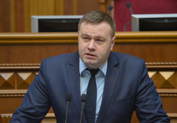 Пленарне засідання Верховної Ради України.

Головуючий повідомив, що у сесійній залі присутні члени Кабінету Міністрів на чолі з Прем’єр-міністром Олексієм Гончаруком.
На Погоджувальній раді було визначено, що сьогодні члени Кабінету Міністрів будуть відповідати на запитання щодо тарифної політики в Україні при забезпеченні населення енергоносіями та наданні комунальних послуг, нинішній стан та перспективи.
Міністр енергетики та захисту довкілля Олексій Оржель поінформував про стан справ із забезпеченням громадян енергоносіями.
Головуючий надав слово Прем’єр-міністру Олексію Гончаруку.
Олексій Оржель Міністр енергетики та захисту довкілля
