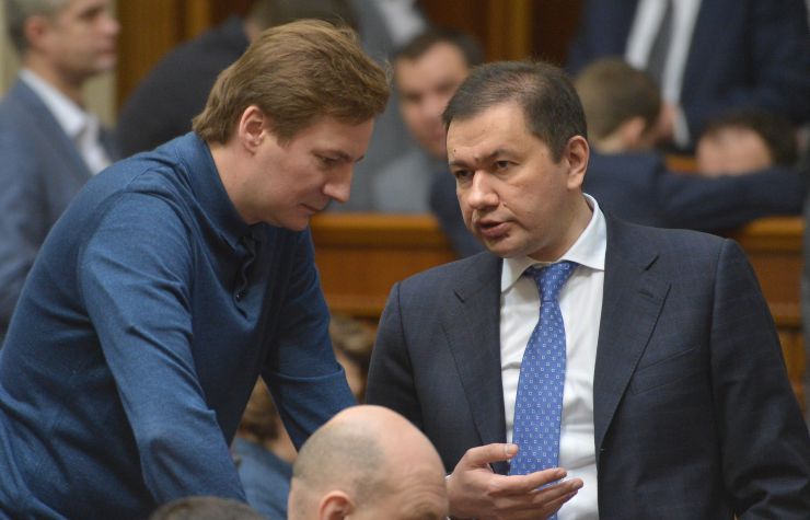 Пленарне засідання Верховної Ради України.

Головуючий повідомив, що у сесійній залі присутні члени Кабінету Міністрів на чолі з Прем’єр-міністром Олексієм Гончаруком.
На Погоджувальній раді було визначено, що сьогодні члени Кабінету Міністрів будуть відповідати на запитання щодо тарифної політики в Україні при забезпеченні населення енергоносіями та наданні комунальних послуг, нинішній стан та перспективи.
Міністр енергетики та захисту довкілля Олексій Оржель поінформував про стан справ із забезпеченням громадян енергоносіями.
Головуючий надав слово Прем’єр-міністру Олексію Гончаруку.
Дмитро Шпенов поз. Володимир Бондаренко СН
