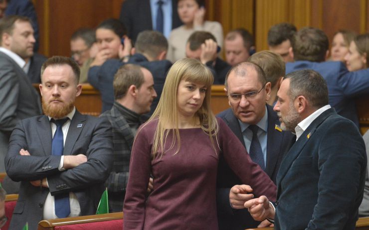 Пленарне засідання Верховної Ради України.

Головуючий повідомив, що у сесійній залі присутні члени Кабінету Міністрів на чолі з Прем’єр-міністром Олексієм Гончаруком.
На Погоджувальній раді було визначено, що сьогодні члени Кабінету Міністрів будуть відповідати на запитання щодо тарифної політики в Україні при забезпеченні населення енергоносіями та наданні комунальних послуг, нинішній стан та перспективи.
Міністр енергетики та захисту довкілля Олексій Оржель поінформував про стан справ із забезпеченням громадян енергоносіями.
Головуючий надав слово Прем’єр-міністру Олексію Гончаруку.
Юрій Камельчук Юлія Яцик Євгеній Шевченко Максим Бужанський СН
