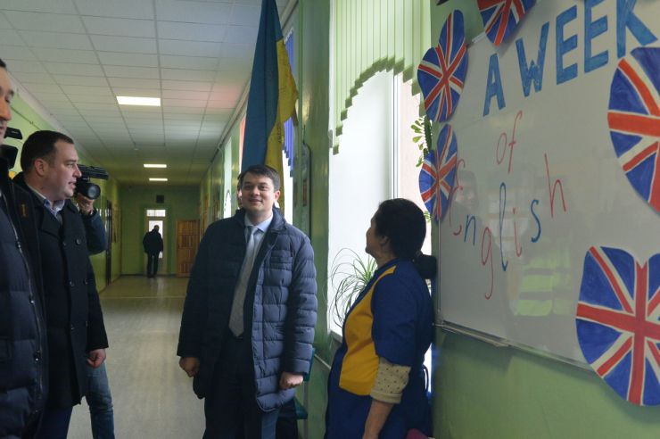 Робоча поїздка  Голови Верховної Ради України Дмитра Разумкова до Київської та Черкаської областей.
Приїзд Голови Верховної Ради України Д. РАЗУМКОВА до с.Гора (Київська обл., Бориспільський р-н, с.Гора, вул. Центральна, 3).
Ознайомлення з презентацією будівництва нової школи.
