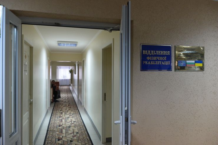 Робоча поїздка  Голови Верховної Ради України Дмитра РАЗУМКОВА 
до Київської та Черкаської областей.

Приїзд Голови Верховної Ради України Д.О.РАЗУМКОВА до Українського державного медико-соціального центру ветеранів війни ознайомлення з роботою Центру.
Спілкування з медичними працівниками та учасниками АТО/ООС. 