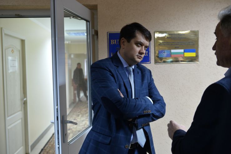Робоча поїздка  Голови Верховної Ради України Дмитра РАЗУМКОВА 
до Київської та Черкаської областей.

Приїзд Голови Верховної Ради України Д.О.РАЗУМКОВА до Українського державного медико-соціального центру ветеранів війни ознайомлення з роботою Центру.
Спілкування з медичними працівниками та учасниками АТО/ООС. 