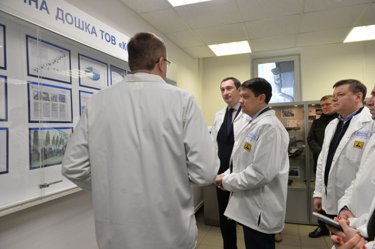 Робоча поїздка  Голови Верховної Ради України Дмитра РАЗУМКОВА до Київської та Черкаської областей. 

Приїзд Голови Верховної Ради України Д.О.РАЗУМКОВА до ТОВ 