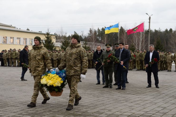 Робоча поїздка  Голови Верховної Ради України Дмитра Разумкова до Київської та Черкаської областей.

Приїзд Голови Верховної Ради України Д Разумкова до Головного центру підготовки особового складу Державної прикордонної служби України імені генерал-майора Ігоря Момота (місто Черкаси, селище Оршанець, вул. підполковника Красніка, 1). 
Ознайомлення з навчальною та матеріально-технічною базами закладу.
Спілкування з науково-викладацьким складом та вихованцями центру.
Вручення відзнак Верховної Ради України.

Зустрічають:                                                                      
голова Черкаської обласної ради ПІДГОРНИЙ Анатолій Вікторович;
голова Черкаської обласної державної адміністрації БОДНАР Роман Миколайович;
Черкаський міський голова БОНДАРЕНКО Анатолій Васильович; 
начальник Головного центру КОЦЕРУБА Дмитро Михайлович;
