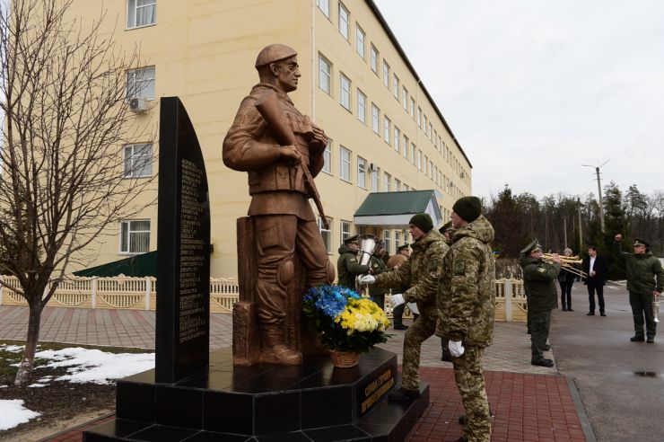 Робоча поїздка  Голови Верховної Ради України Дмитра Разумкова до Київської та Черкаської областей.

Приїзд Голови Верховної Ради України Д Разумкова до Головного центру підготовки особового складу Державної прикордонної служби України імені генерал-майора Ігоря Момота (місто Черкаси, селище Оршанець, вул. підполковника Красніка, 1). 
Ознайомлення з навчальною та матеріально-технічною базами закладу.
Спілкування з науково-викладацьким складом та вихованцями центру.
Вручення відзнак Верховної Ради України.

Зустрічають:                                                                      
голова Черкаської обласної ради ПІДГОРНИЙ Анатолій Вікторович;
голова Черкаської обласної державної адміністрації БОДНАР Роман Миколайович;
Черкаський міський голова БОНДАРЕНКО Анатолій Васильович; 
начальник Головного центру КОЦЕРУБА Дмитро Михайлович;
