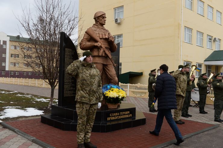 Робоча поїздка  Голови Верховної Ради України Дмитра Разумкова до Київської та Черкаської областей.

Приїзд Голови Верховної Ради України Д Разумкова до Головного центру підготовки особового складу Державної прикордонної служби України імені генерал-майора Ігоря Момота (місто Черкаси, селище Оршанець, вул. підполковника Красніка, 1). 
Ознайомлення з навчальною та матеріально-технічною базами закладу.
Спілкування з науково-викладацьким складом та вихованцями центру.
Вручення відзнак Верховної Ради України.

Зустрічають:                                                                      
голова Черкаської обласної ради ПІДГОРНИЙ Анатолій Вікторович;
голова Черкаської обласної державної адміністрації БОДНАР Роман Миколайович;
Черкаський міський голова БОНДАРЕНКО Анатолій Васильович; 
начальник Головного центру КОЦЕРУБА Дмитро Михайлович;
