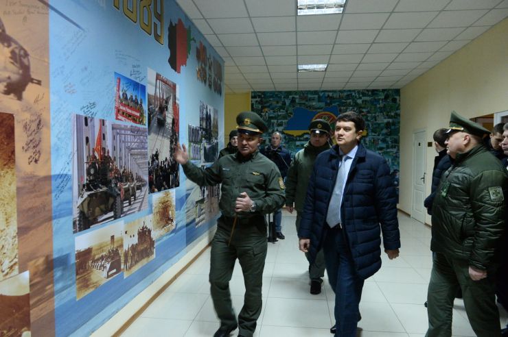 Робоча поїздка  Голови Верховної Ради України Дмитра Разумкова до Київської та Черкаської областей.

Приїзд Голови Верховної Ради України Д Разумкова до Головного центру підготовки особового складу Державної прикордонної служби України імені генерал-майора Ігоря Момота (місто Черкаси, селище Оршанець, вул. підполковника Красніка, 1). 
Ознайомлення з навчальною та матеріально-технічною базами закладу.
Спілкування з науково-викладацьким складом та вихованцями центру.
Вручення відзнак Верховної Ради України.

Зустрічають:                                                                      
голова Черкаської обласної ради ПІДГОРНИЙ Анатолій Вікторович;
голова Черкаської обласної державної адміністрації БОДНАР Роман Миколайович;
Черкаський міський голова БОНДАРЕНКО Анатолій Васильович; 
начальник Головного центру КОЦЕРУБА Дмитро Михайлович;
