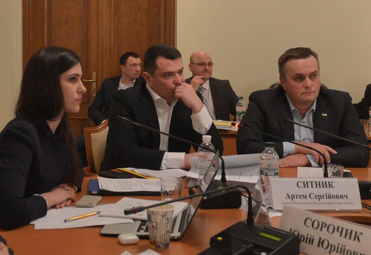  Комітет з питань запобігання і протидії корупції заслухав звіт директора Національного антикорупційного бюро України Артема Ситника про діяльність очолюваного ним органу протягом попередніх шести місяців (ІІ півріччя 2019 року). 
Заступник голови Комітету з питань запобігання і протидії корупції Галина Янченко директор Національного антикорупційного бюро України Артем Ситник та керівник Спеціалізованої антикорупційної прокуратури Назар Холодницький