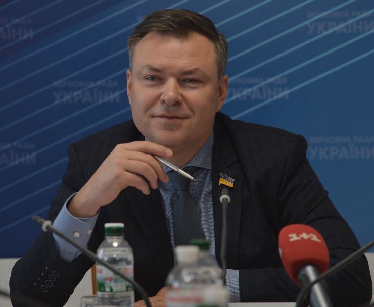 Засідання Комітету Верховної Ради України з питань національної безпеки, оборони та розвідки. 
 
Проект порядку денного станом на 12.02.2020
 1. Презентація законодавчих ініціатив Міністерства оборони України у 2020 році.
2. Презентація проекту Закону України «Про внесення змін до деяких законодавчих актів з питань удосконалення державного регулювання в галузі державної авіації України».
3. Презентація проекту Закону України «Про внесення зміни до статті 14 Закону України «Про державну таємницю».
4. Проект Закону про внесення змін до Закону України «Про пенсійне забезпечення осіб, звільнених з військової служби, та деяких інших осіб» щодо відновлення дії попередніх редакцій норм зазначеного Закону (реєстр. № 2141 від 13.09.2019, НДУ Третьякова Г.М. та ін.).
5. Проект Закону про внесення змін до Закону України «Про соціальний і правовий захист військовослужбовців та членів їх сімей» (реєстр. № 2343, друге читання).
6. Проект Закону про внесення змін до Закону України «Про протимінну діяльність в Україні» (реєстр. № 2618 від 18.12.2019, НДУ Герасименко І.Л. та ін.).
Голова Комітету Олександр Завітневич
