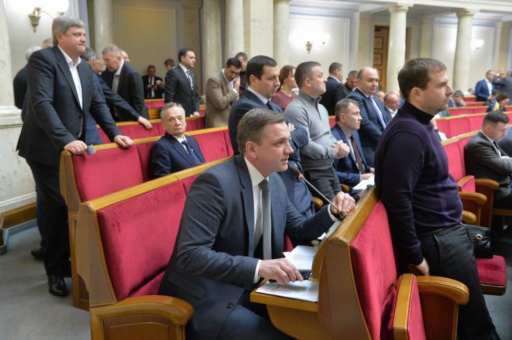 Пленарне засідання Верховної Ради України.

Під час виступів на пропозицію Заступника Голови Верховної Ради України Олени Кондратюк народні депутати хвилиною мовчання вшанували пам’ять Героїв Небесної Сотні та Революції Гідності.

Народні депутати продовжують розглядати правки до законопроекту про внесення змін до деяких законодавчих актів України щодо обігу земель сільськогосподарського призначення №2178-10.
Юрій Павленко ОПЗЖ
