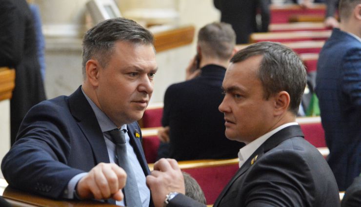 Пленарне засідання Верховної Ради України.

Народні депутати продовжують розглядати правок до законопроекту про внесення змін до деяких законодавчих актів України щодо обігу земель сільськогосподарського призначення №2178-10.
Олександр Завітневич Юрій Арістов СН
