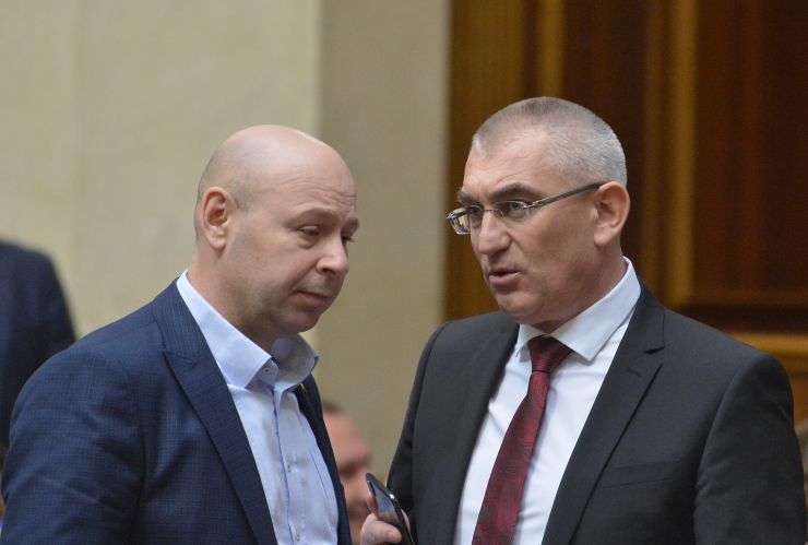 Пленарне засідання Верховної Ради України.

Народні депутати продовжують розглядати правок до законопроекту про внесення змін до деяких законодавчих актів України щодо обігу земель сільськогосподарського призначення №2178-10.
Степан Чернявський СН Іван Чайківський ЗА
