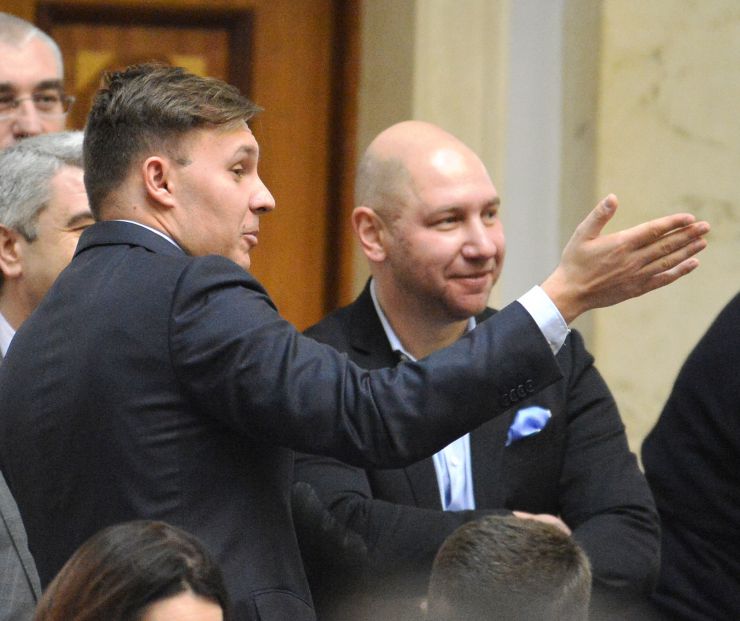 Пленарне засідання Верховної Ради України.

Народні депутати продовжують розглядати правок до законопроекту про внесення змін до деяких законодавчих актів України щодо обігу земель сільськогосподарського призначення №2178-10.
Артем Чорноморов СН Олександр Гайдук СН
