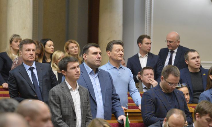 Пленарне засідання Верховної Ради України. Після реєстрації народних депутатів головуючий відкрив ранкове пленарне засідання. Він повідомив, що у пленарному засіданні беруть участь члени Кабінету Міністрів на чолі з Прем’єр-міністром Олексієм Гончаруком.
Головуючий нагадав, що на Погоджувальній раді було узгоджено, що у п’ятницю «годину запитань до Уряду» буде замінено на Звіт Уряду.
Про хід і результати виконання Програми діяльності Кабінету Міністрів України у 2019 році доповів Прем’єр-міністр України Олексій Гончарук.
Зі співдоповіддю виступив Голова Комітету з питань економічного розвитку Дмитро Наталуха.
