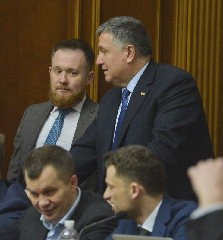 Пленарне засідання Верховної Ради України. Після реєстрації народних депутатів головуючий відкрив ранкове пленарне засідання. Він повідомив, що у пленарному засіданні беруть участь члени Кабінету Міністрів на чолі з Прем’єр-міністром Олексієм Гончаруком.
Головуючий нагадав, що на Погоджувальній раді було узгоджено, що у п’ятницю «годину запитань до Уряду» буде замінено на Звіт Уряду.
Про хід і результати виконання Програми діяльності Кабінету Міністрів України у 2019 році доповів Прем’єр-міністр України Олексій Гончарук.
Зі співдоповіддю виступив Голова Комітету з питань економічного розвитку Дмитро Наталуха.
міністр внутрішніх справ Арсеній Аваков Юрій Камельчук СН
