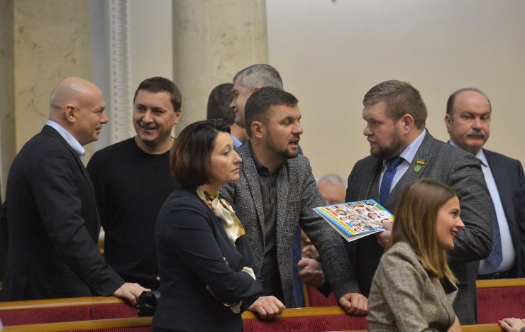 Пленарне засідання Верховної Ради України. Після реєстрації народних депутатів головуючий відкрив ранкове пленарне засідання. Він повідомив, що у пленарному засіданні беруть участь члени Кабінету Міністрів на чолі з Прем’єр-міністром Олексієм Гончаруком.
Головуючий нагадав, що на Погоджувальній раді було узгоджено, що у п’ятницю «годину запитань до Уряду» буде замінено на Звіт Уряду.
Про хід і результати виконання Програми діяльності Кабінету Міністрів України у 2019 році доповів Прем’єр-міністр України Олексій Гончарук.
Зі співдоповіддю виступив Голова Комітету з питань економічного розвитку Дмитро Наталуха.
