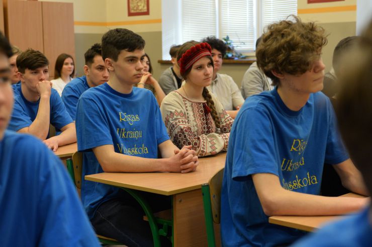 Офіційний візит Голови Верховної Ради України Дмитра Разумкова в Латвію.
Рига. Відвідання Голови Верховної Ради України Дмитра Разумкова Ризької Української середньої школи
