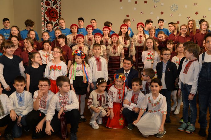Офіційний візит Голови Верховної Ради України Дмитра Разумкова в Латвію.
Рига. Відвідання Голови Верховної Ради України Дмитра Разумкова Ризької Української середньої школи
