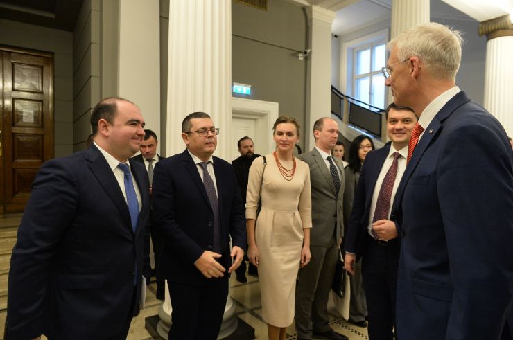 Офіційний візит Голови Верховної Ради України Дмитра Разумкова в Латвію.

Голова Верховної Ради України Дмитро Разумков зустрівся з Кріш'янісом Каріньшем, Прем’єр-міністром Латвії
