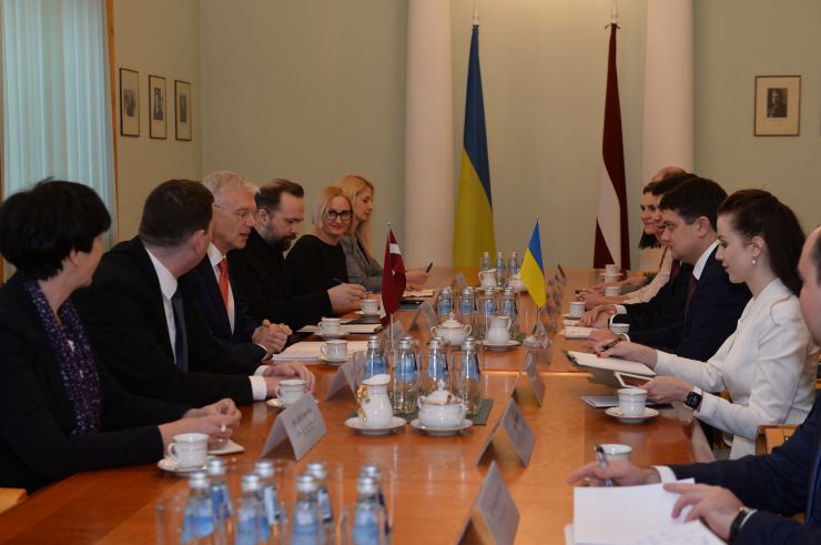 Офіційний візит Голови Верховної Ради України Дмитра Разумкова в Латвію.

Голова Верховної Ради України Дмитро Разумков зустрівся з Кріш'янісом Каріньшем, Прем’єр-міністром Латвії

