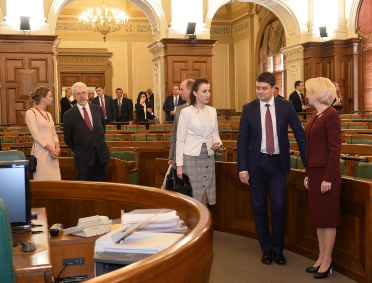 Офіційний візит Голови Верховної Ради України Дмитра Разумкова в Латвію.

Голова Верховної Ради України Дмитро Разумков зустрівся з Кріш'янісом Каріньшем, Прем’єр-міністром Латвії
