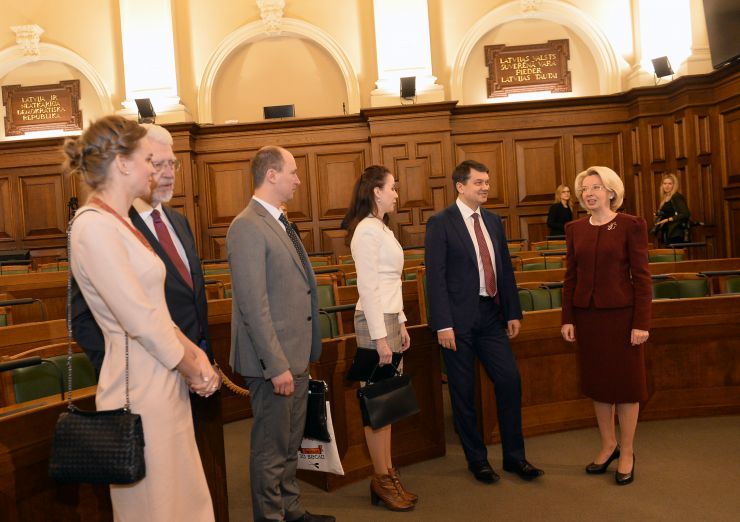Офіційний візит Голови Верховної Ради України Дмитра Разумкова в Латвію.

Голова Верховної Ради України Дмитро Разумков зустрівся з Кріш'янісом Каріньшем, Прем’єр-міністром Латвії

