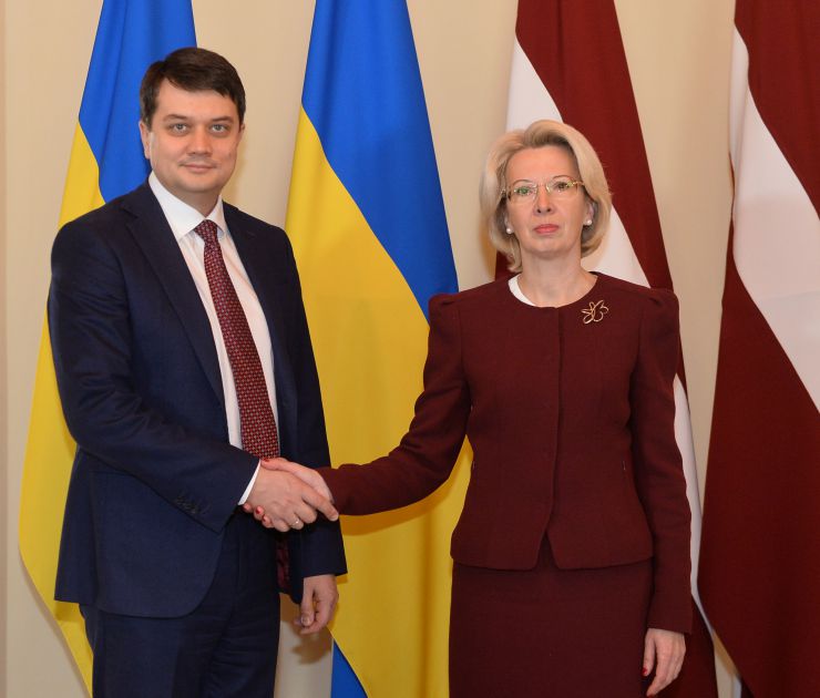 Офіційний візит Голови Верховної Ради України Дмитра Разумкова в Латвію.

Голова Верховної Ради України Дмитро Разумков зустрівся з Кріш'янісом Каріньшем, Прем’єр-міністром Латвії
