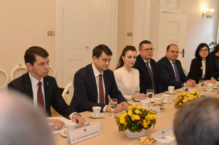 Офіційний візит Голови Верховної Ради України Дмитра Разумкова в Латвію.

Голова Верховної Ради України Дмитро Разумков зустрівся з Кріш'янісом Каріньшем, Прем’єр-міністром Латвії
