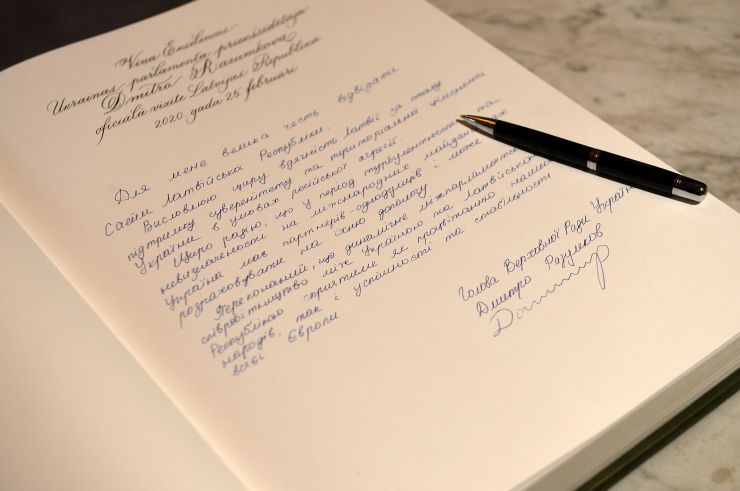 Офіційний візит Голови Верховної Ради України Дмитра Разумкова в Латвію.

Голова Верховної Ради України Дмитро Разумков зустрівся з Кріш'янісом Каріньшем, Прем’єр-міністром Латвії
