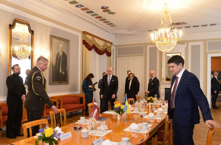 Офіційний візит Голови Верховної Ради України Дмитра Разумкова в Латвію.

Голова Верховної Ради України Дмитро Разумков зустрівся з  Егілсом Левітсом, Президентом Латвії
