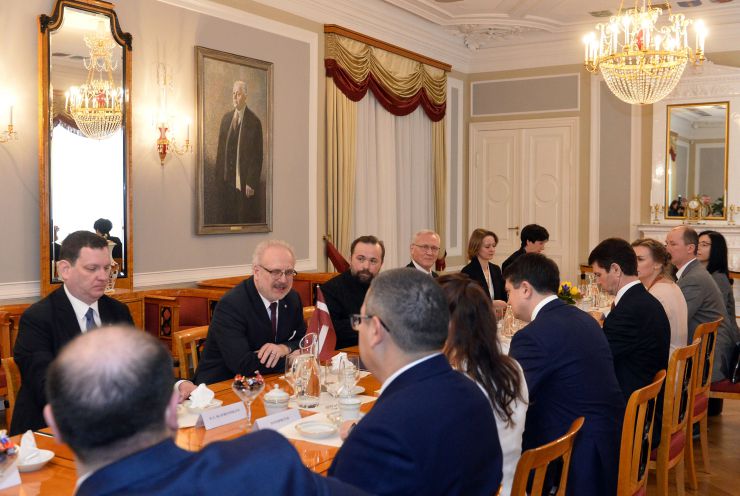 Офіційний візит Голови Верховної Ради України Дмитра Разумкова в Латвію.

Голова Верховної Ради України Дмитро Разумков зустрівся з  Егілсом Левітсом, Президентом Латвії
