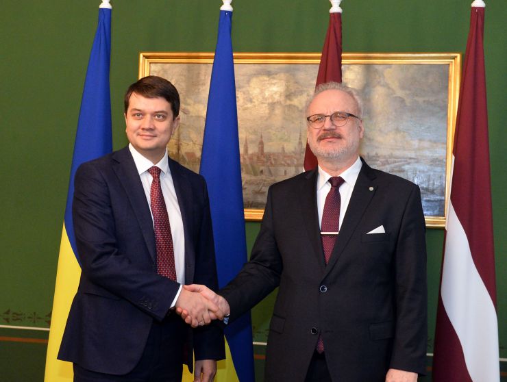 Офіційний візит Голови Верховної Ради України Дмитра Разумкова в Латвію.

Голова Верховної Ради України Дмитро Разумков зустрівся з  Егілсом Левітсом, Президентом Латвії
