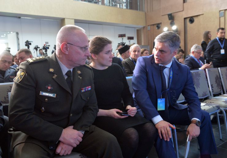 День спротиву російській окупації Криму відзначають у Києві проведенням форуму Age of Crimea. До заходу долучилися президент України Володимир Зеленський і представники Меджлісу, зокрема, нардеп Мустафа Джемілєв. 
Шість років тому, 26 лютого 2014 року, під будівлею Верховної Ради Криму відбувся проукраїнський мітинг за збереження територіальної цілісності країни. Після цього міжнародні організації визнали російську окупацію Криму незаконною, а провідні держави світу запровадили економічні санкції проти РФ. 
Під час свого виступу Зеленський заявив, що сьогодні підпише указ про встановлення офіційного свята — Дня спротиву окупації Автономної республіки Крим та міста Севастополя, що відзначатиметься щорічно 26 лютого. 
Начальник генерального штабу ЗСУ Руслан Хомчак,  Анна Коваленко – заступник Керівника Офісу Президента України, Вадим Пристайко- міністр закордонних справ України
