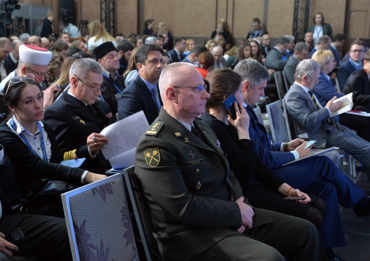 День спротиву російській окупації Криму відзначають у Києві проведенням форуму Age of Crimea. До заходу долучилися президент України Володимир Зеленський і представники Меджлісу, зокрема, нардеп Мустафа Джемілєв. 
Шість років тому, 26 лютого 2014 року, під будівлею Верховної Ради Криму відбувся проукраїнський мітинг за збереження територіальної цілісності країни. Після цього міжнародні організації визнали російську окупацію Криму незаконною, а провідні держави світу запровадили економічні санкції проти РФ. 
Під час свого виступу Зеленський заявив, що сьогодні підпише указ про встановлення офіційного свята — Дня спротиву окупації Автономної республіки Крим та міста Севастополя, що відзначатиметься щорічно 26 лютого. 
