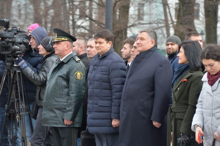 Урочистий захід з нагоди започаткування традиції несення Почесної варти Національної гвардії України біля Верховної Ради України, який супроводжувався урочистим підняттям Державного прапора України.
Несення Почесної варти Національної гвардії України та підняття Державного прапору перед будівлею Верховної Ради України стане постійним церемоніалом вшанування державних символів у вихідні та святкові дні. 
У заході взяли участь: Голова Верховної Ради України Дмитро Разумков, Керівник Апарату Верховної Ради України Вячеслав Штучний, міністр внутрішніх справ Арсен Аваков, командувач Національної гвардії Украіни Микола Балан, народні депутати України, представники громадськості.
