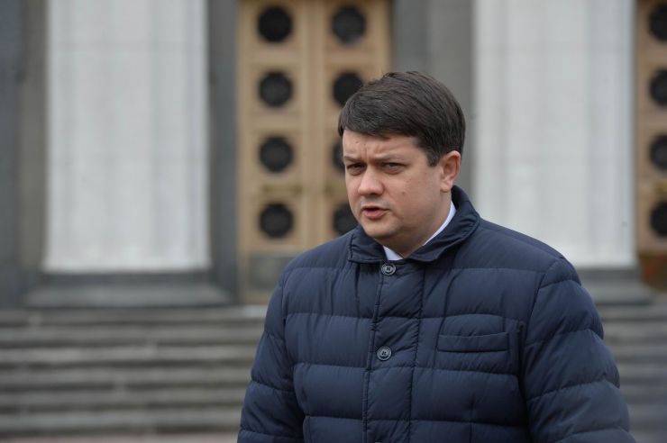 Урочистий захід з нагоди започаткування традиції несення Почесної варти Національної гвардії України біля Верховної Ради України, який супроводжувався урочистим підняттям Державного прапора України.
Несення Почесної варти Національної гвардії України та підняття Державного прапору перед будівлею Верховної Ради України стане постійним церемоніалом вшанування державних символів у вихідні та святкові дні. 
У заході взяли участь: Голова Верховної Ради України Дмитро Разумков, Керівник Апарату Верховної Ради України Вячеслав Штучний, міністр внутрішніх справ Арсен Аваков, командувач Національної гвардії Украіни Микола Балан, народні депутати України, представники громадськості.
