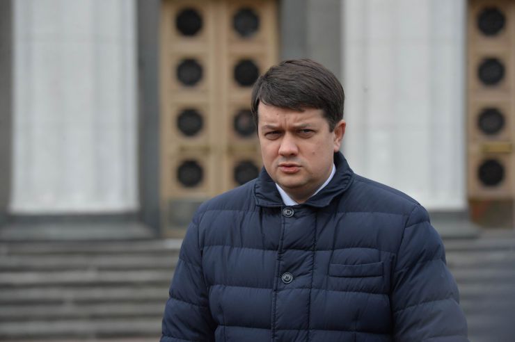 Урочистий захід з нагоди започаткування традиції несення Почесної варти Національної гвардії України біля Верховної Ради України, який супроводжувався урочистим підняттям Державного прапора України.
Несення Почесної варти Національної гвардії України та підняття Державного прапору перед будівлею Верховної Ради України стане постійним церемоніалом вшанування державних символів у вихідні та святкові дні. 
У заході взяли участь: Голова Верховної Ради України Дмитро Разумков, Керівник Апарату Верховної Ради України Вячеслав Штучний, міністр внутрішніх справ Арсен Аваков, командувач Національної гвардії Украіни Микола Балан, народні депутати України, представники громадськості.
