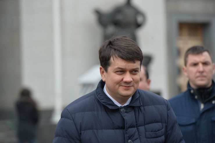Урочистий захід з нагоди започаткування традиції несення Почесної варти Національної гвардії України біля Верховної Ради України, який супроводжувався урочистим підняттям Державного прапора України.
Несення Почесної варти Національної гвардії України та підняття Державного прапору перед будівлею Верховної Ради України стане постійним церемоніалом вшанування державних символів у вихідні та святкові дні. 
У заході взяли участь: Голова Верховної Ради України Дмитро Разумков, Керівник Апарату Верховної Ради України Вячеслав Штучний, міністр внутрішніх справ Арсен Аваков, командувач Національної гвардії Украіни Микола Балан, народні депутати України, представники громадськості.
