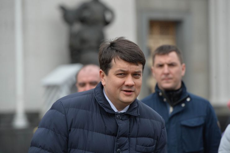 Урочистий захід з нагоди започаткування традиції несення Почесної варти Національної гвардії України біля Верховної Ради України, який супроводжувався урочистим підняттям Державного прапора України.
Несення Почесної варти Національної гвардії України та підняття Державного прапору перед будівлею Верховної Ради України стане постійним церемоніалом вшанування державних символів у вихідні та святкові дні. 
У заході взяли участь: Голова Верховної Ради України Дмитро Разумков, Керівник Апарату Верховної Ради України Вячеслав Штучний, міністр внутрішніх справ Арсен Аваков, командувач Національної гвардії Украіни Микола Балан, народні депутати України, представники громадськості.
