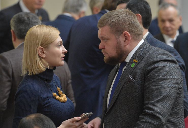 Пленарне засідання Верховної Ради України.

Народні депутати продовжують розглядати правок до законопроекту про внесення змін до деяких законодавчих актів України щодо обігу земель сільськогосподарського призначення №2178-10.
Євгенія Кравчук Андрій Клочко СН
