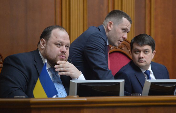 Пленарне засідання Верховної Ради України.

Народні депутати продовжують розглядати правок до законопроекту про внесення змін до деяких законодавчих актів України щодо обігу земель сільськогосподарського призначення №2178-10.
Стефанчук, Крулько, Разумков
