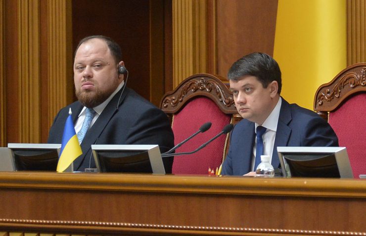 Пленарне засідання Верховної Ради України.

Народні депутати продовжують розглядати правок до законопроекту про внесення змін до деяких законодавчих актів України щодо обігу земель сільськогосподарського призначення №2178-10.
Стефанчук, Разумков
