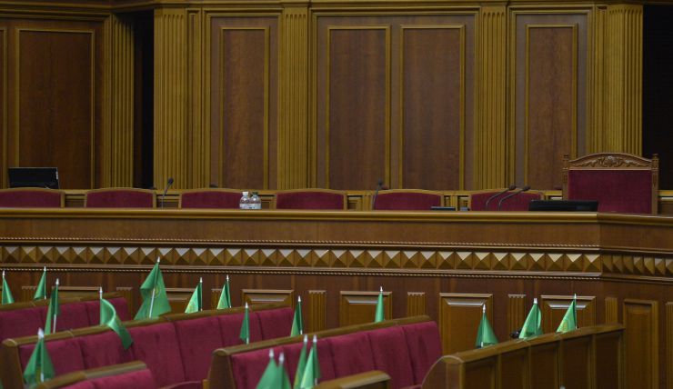 Пленарне засідання Верховної Ради України.

Народні депутати продовжують розглядати правок до законопроекту про внесення змін до деяких законодавчих актів України щодо обігу земель сільськогосподарського призначення №2178-10.
Порожня ложу уряду
