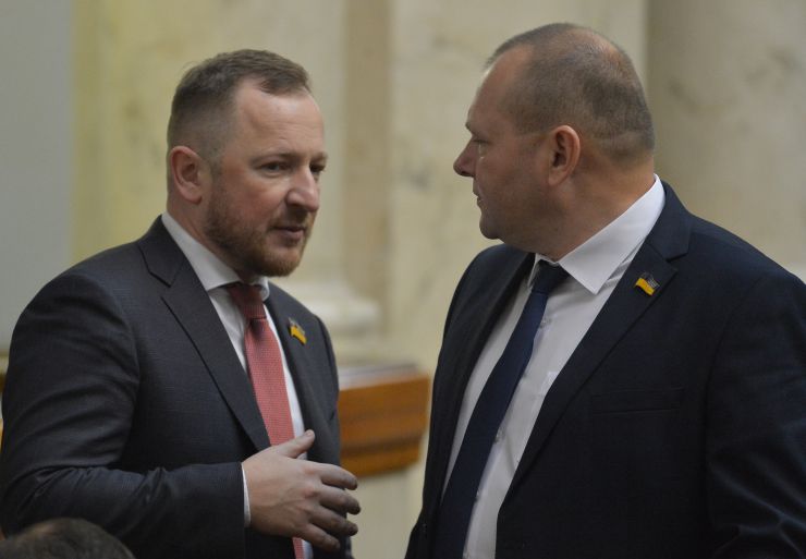 Пленарне засідання Верховної Ради України.

Народні депутати продовжують розглядати правок до законопроекту про внесення змін до деяких законодавчих актів України щодо обігу земель сільськогосподарського призначення №2178-10.
Павло Сушко Юрій Здебський СН
