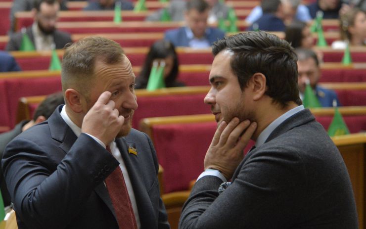 Пленарне засідання Верховної Ради України.

Народні депутати продовжують розглядати правок до законопроекту про внесення змін до деяких законодавчих актів України щодо обігу земель сільськогосподарського призначення №2178-10.
Павло Сушко Дмитро Наталуха СН
